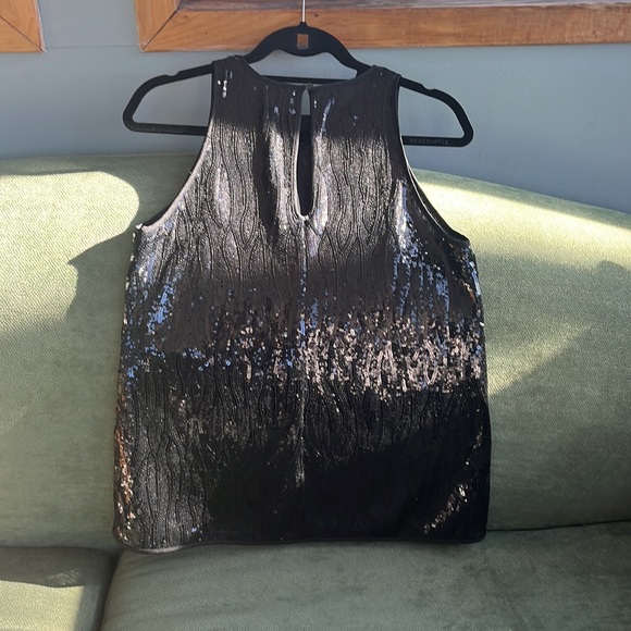 Banana Republic black sequinned top. Size 4 - Picture 5 of 6